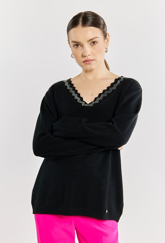 Sweter damski z dżetowym dekoltem