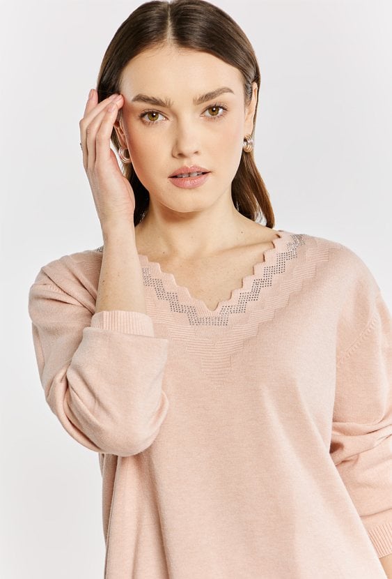 Sweter damski z dżetowym dekoltem