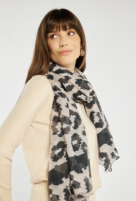 Stylowy szal w zwierzęcy print