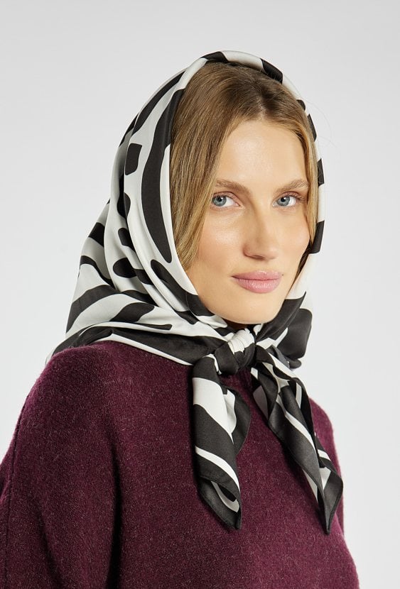 Apaszka w czarno-białą zebrę