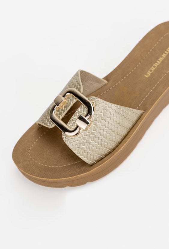 Klapki na grubej podeszwie