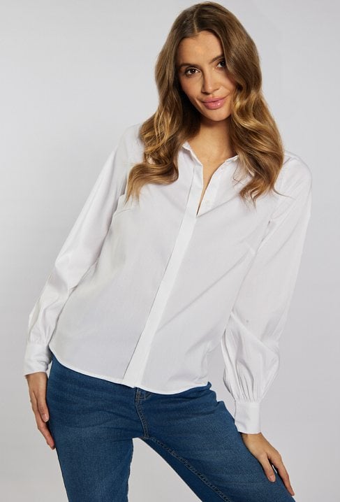 Biała koszula z kołnierzykiem