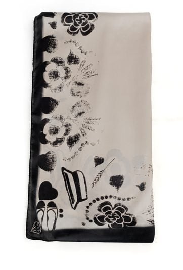 Elegancki szal z artystycznym wzorem