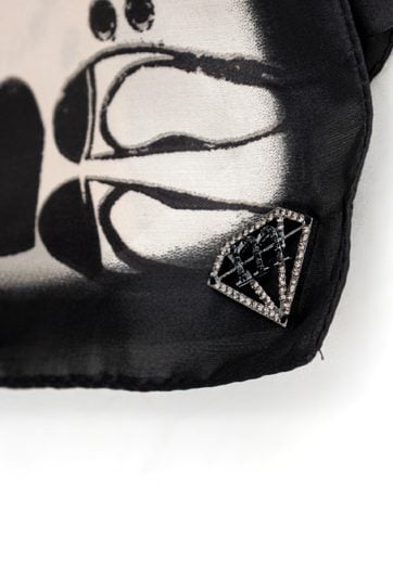 Elegancki szal z artystycznym wzorem