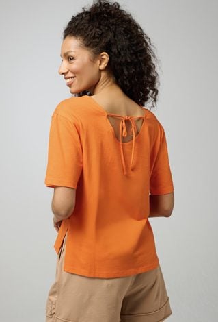 T-shirt z wiązaniem na plecach