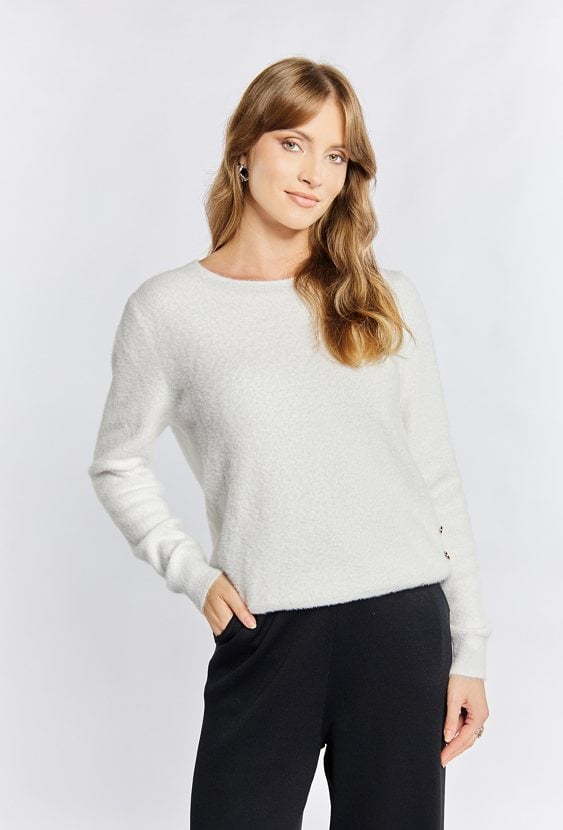 Sweter z połyskującą nicią