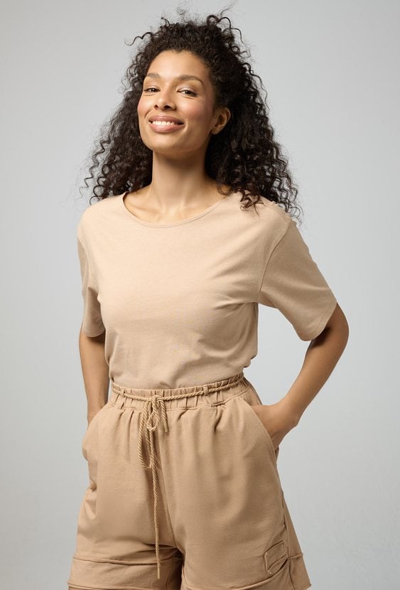 T-shirt z wiązaniem na plecach