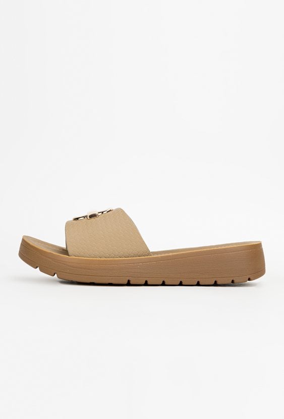 Klapki na grubej podeszwie