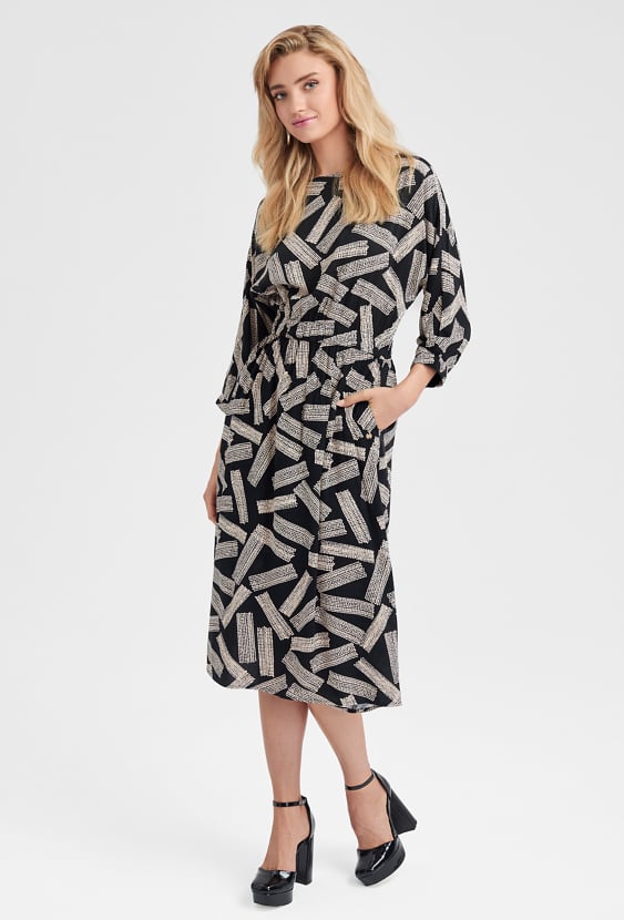 Wiskozowa sukienka w ciekawy wzór