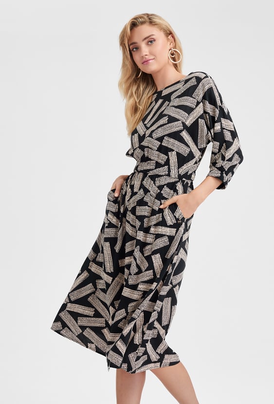 Wiskozowa sukienka w ciekawy wzór