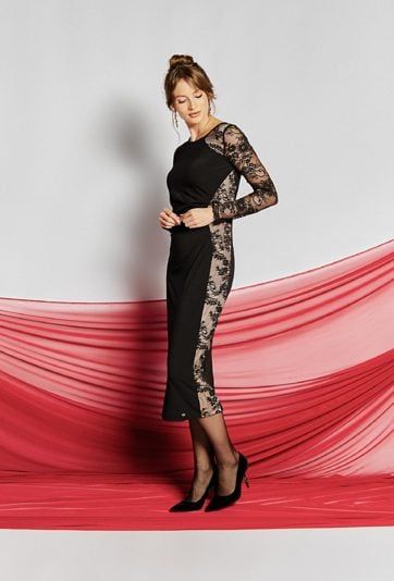 Sukienka z koronkowymi wstawkami