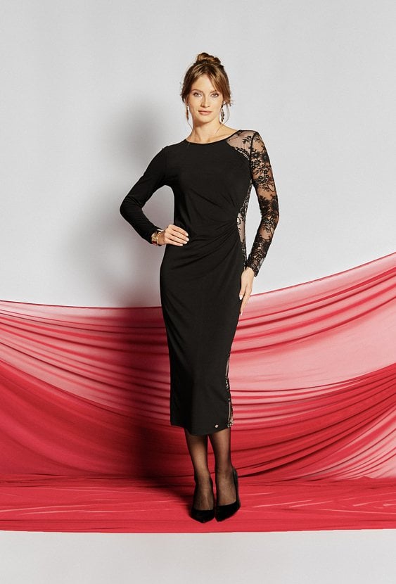 Sukienka z koronkowymi wstawkami