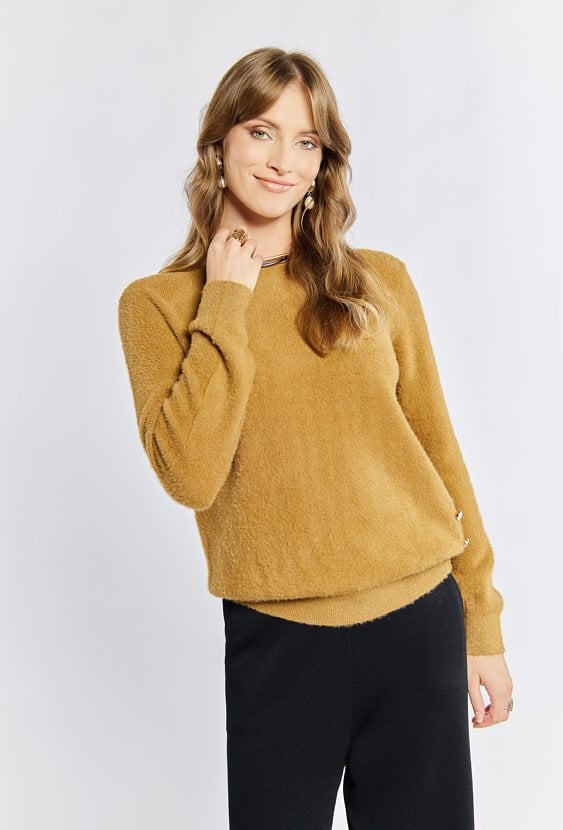 Sweter z połyskującą nicią