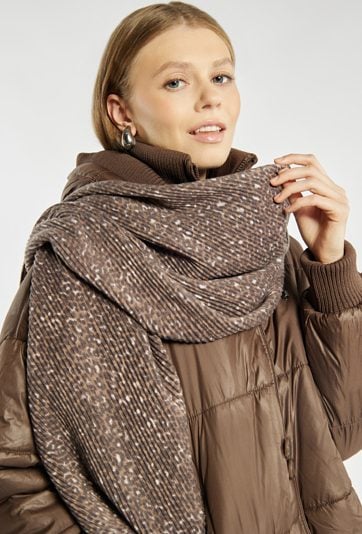 Szalik z modnym wzorem