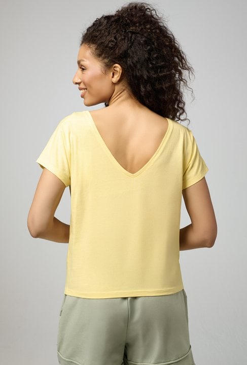 T-shirt z dekoltem w v-nek