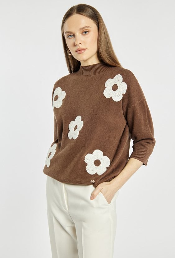 Sweter damski z kwiatowym wzorem
