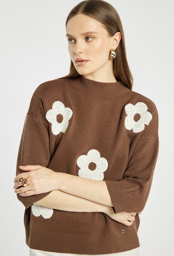 Sweter damski z kwiatowym wzorem