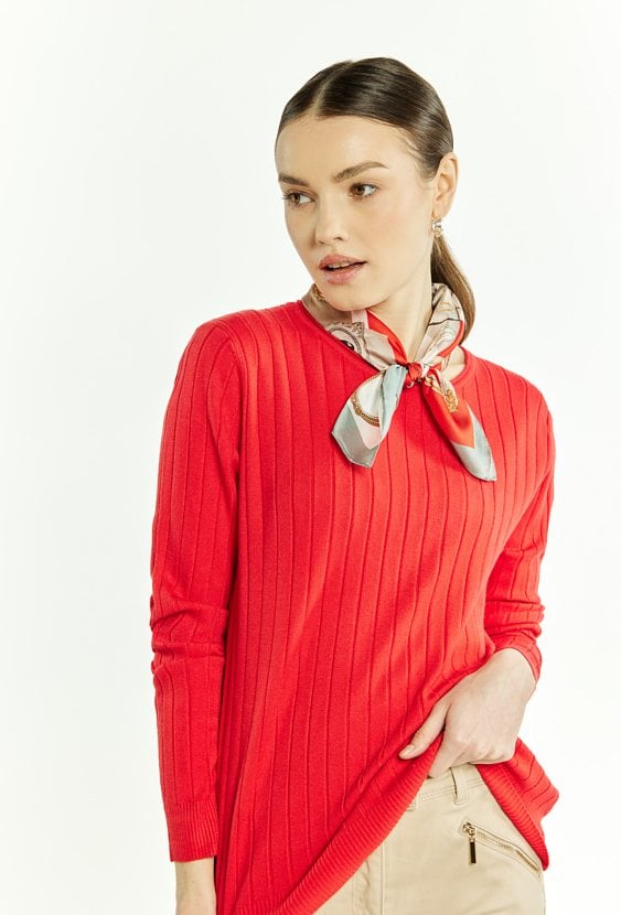 Prążkowany sweter damski