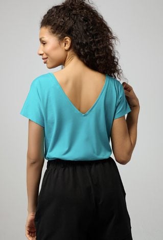 T-shirt z dekoltem w v-nek