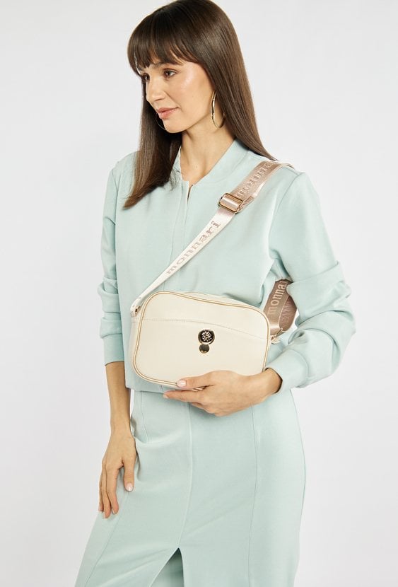 Stylowa torebka z paskiem