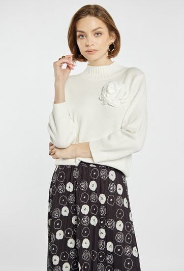 Sweter damski z agrafką