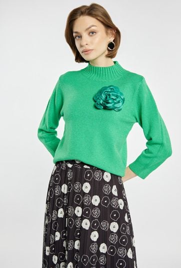 Sweter damski z agrafką