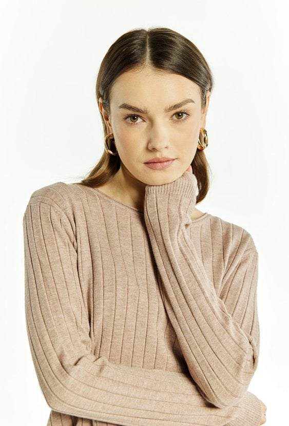 Prążkowany sweter damski