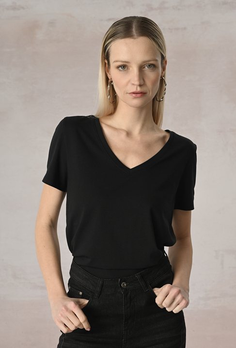 Gładki t-shirt w czarnym kolorze