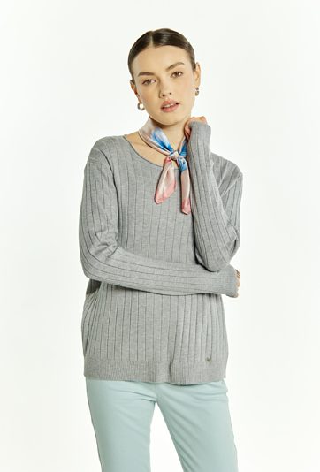 Prążkowany sweter damski