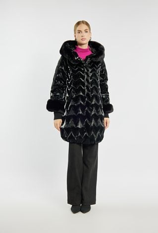 Pikowany płaszcz z połyskiem