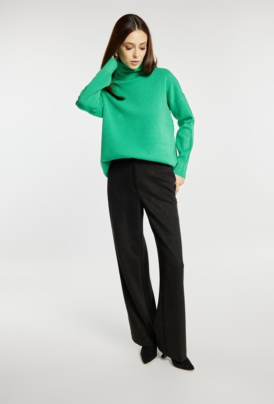 Sweter damski z luźnym golfem