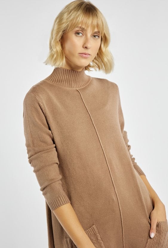 Długi sweter z półgolfem