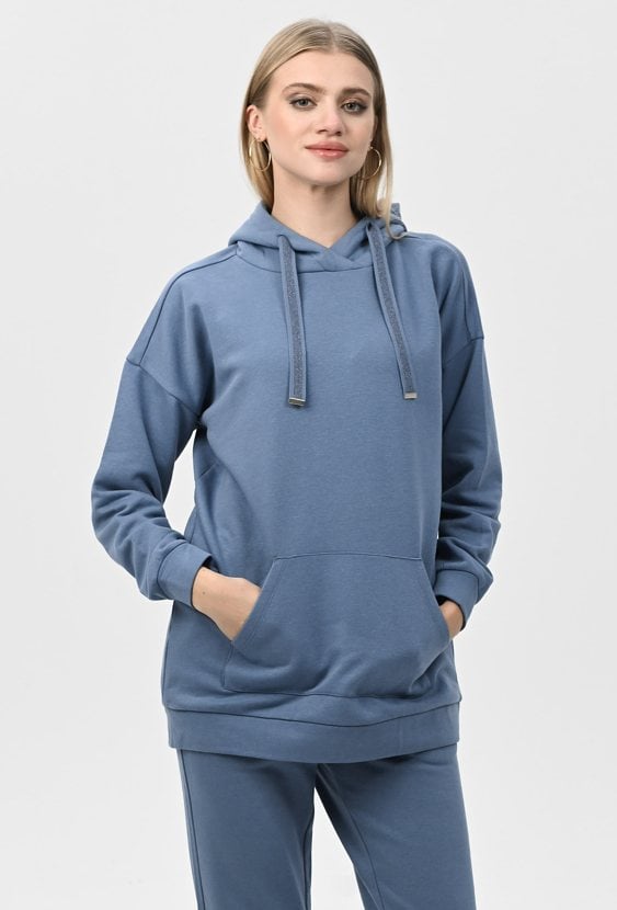 Niebieska bluza z kapturem