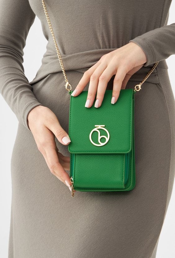 Mała torebka na telefon NOBO z łańcuszkiem