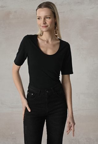Gładki czarny t-shirt
