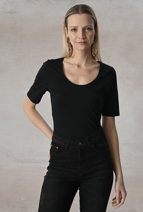 Gładki czarny t-shirt