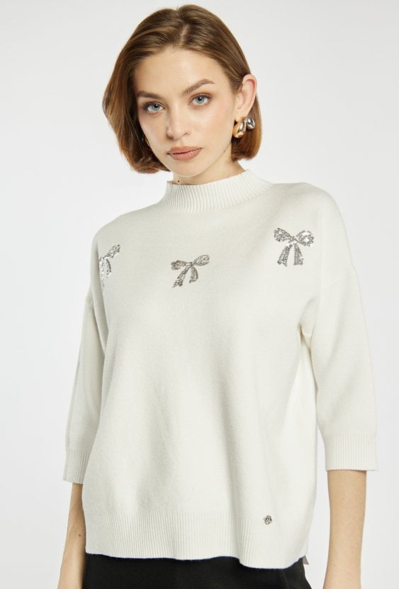 Sweter z błyszczącymi kokardkami