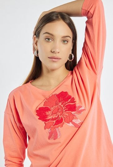 T-shirt z haftowanym kwiatem