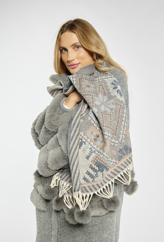 Szalik z etnicznym wzorem