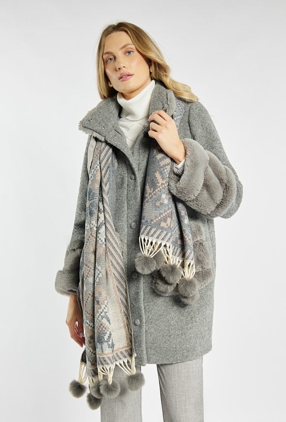 Szalik z etnicznym wzorem