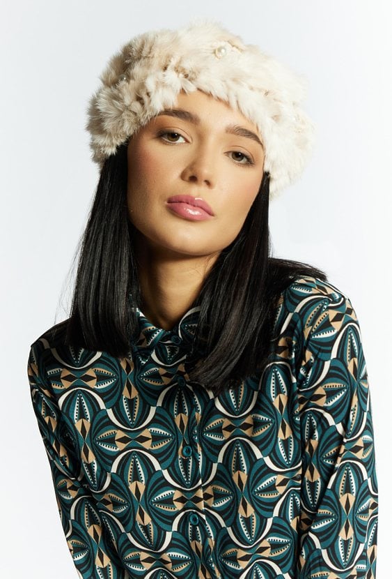 Czapka damska z koralikami