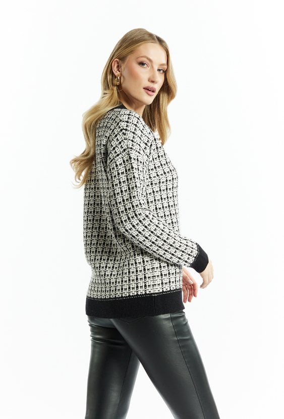 Sweter damski o  luźnym fasonie