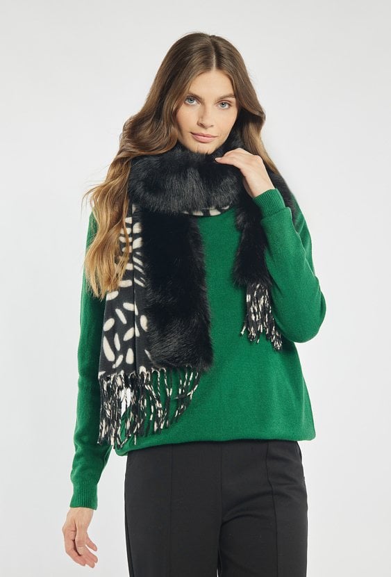 Szal z dodatkiem sztucznego futerka