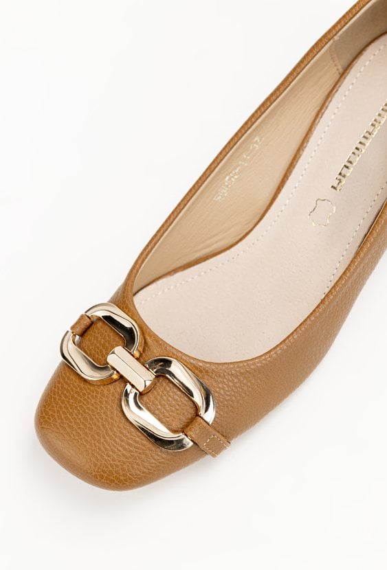 Brązowe czółenka z ozdobną aplikacją CELLO