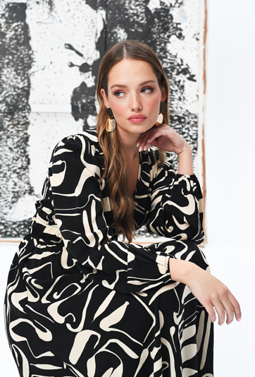 Elegancka czarna sukienka w beżowy wzór