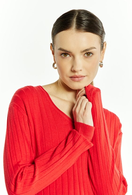 Sweter damski z dekoltem w serek