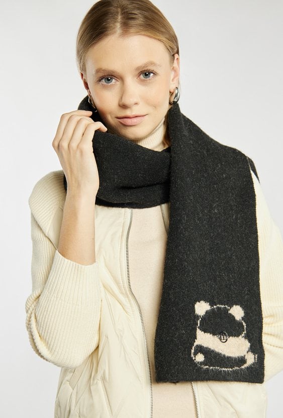 Szalik z uroczym motywem