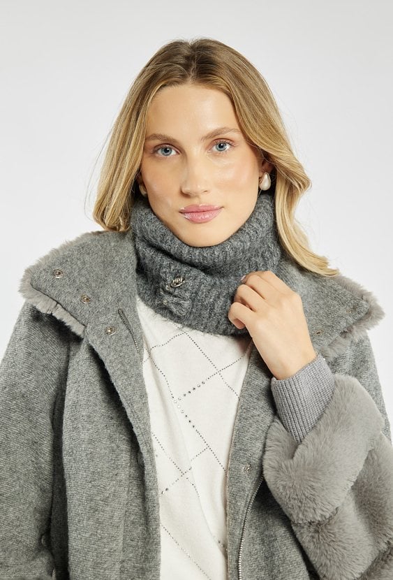 Stylowy komin z kokardką