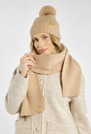 Szalik o klasycznym splocie