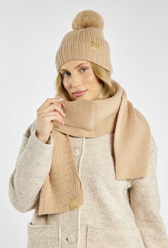 Szalik o klasycznym splocie